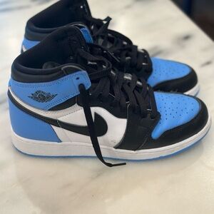 Air Jordan 1 Retro University Blue